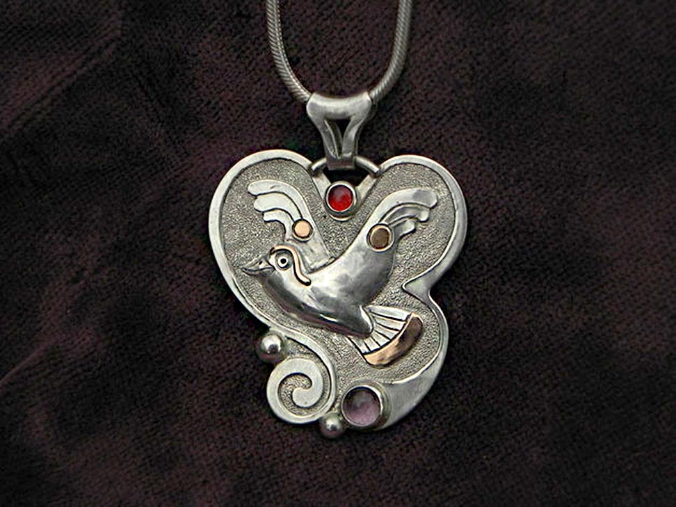 Pendant flying bird