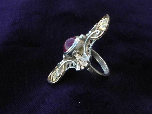 One-of-a-Kind silverring with a blossom of ruby and gold