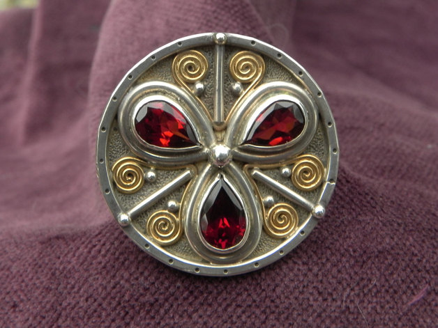 One-of-a-Kind silverring with a round flower of garnets top view