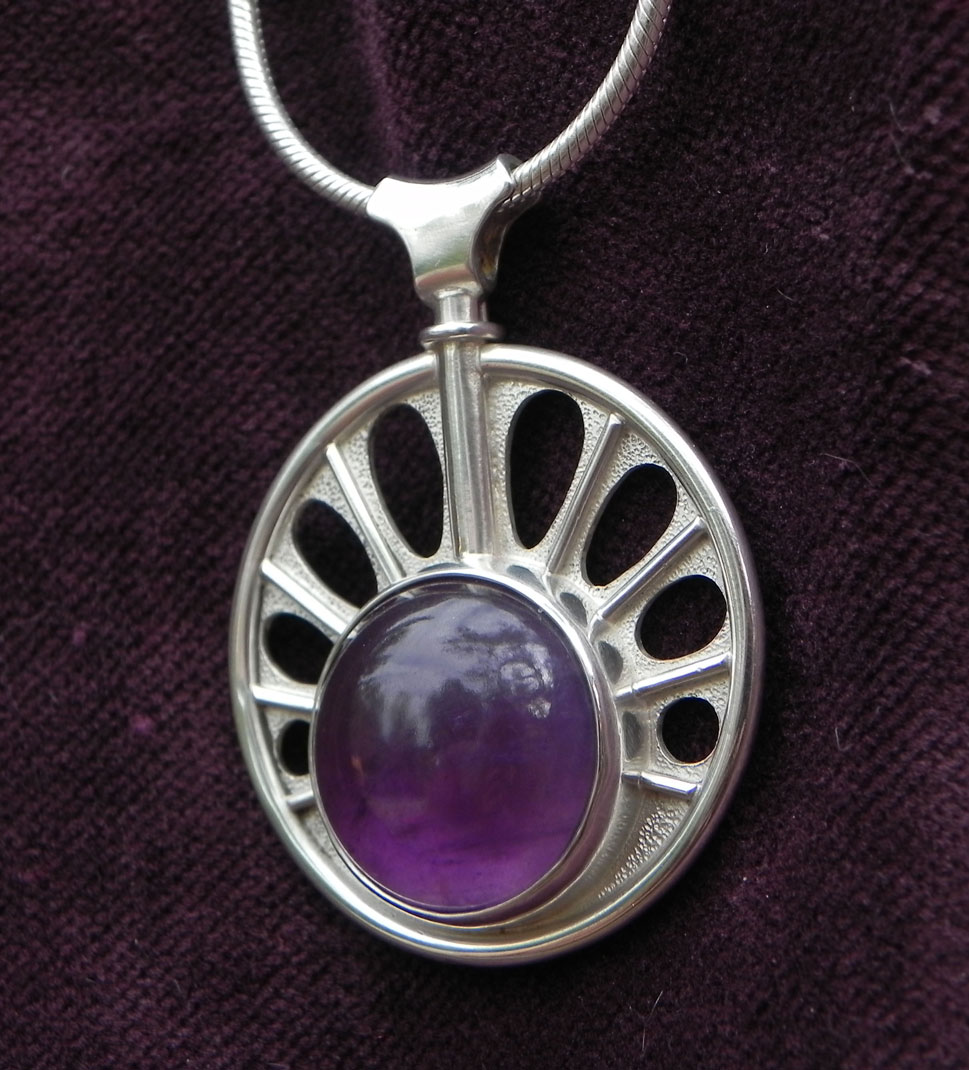 Amethystsonne unikatschmuck silber kettenanhänger amethyst designerschmuck amethystsonne