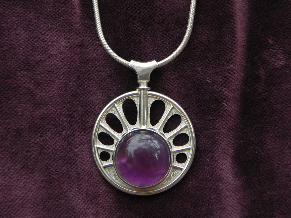Amethystsonne unikatschmuck silber kettenanhänger amethyst designerschmuck amethystsonne