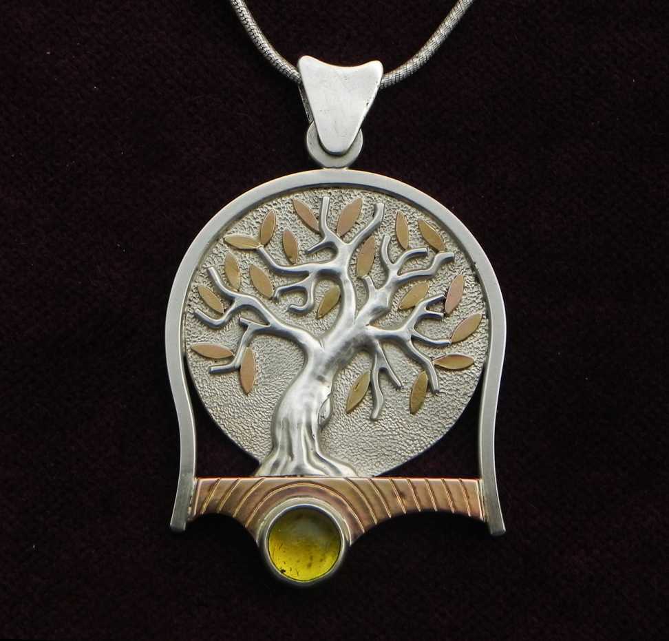 Olivenbaum auf Silberanhänger