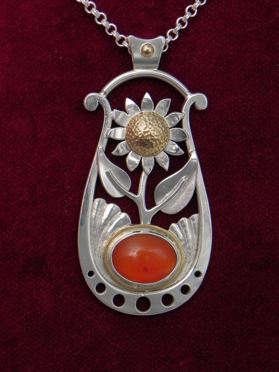 Silverpendant witth Sunflower and Karnelian