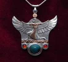 Göttin Isis in Silber und Gold mit Edelsteinen